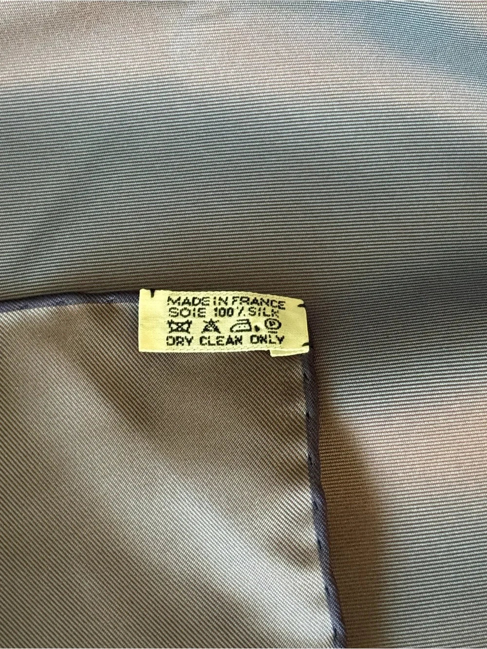 Vintage Hermès Purple Iridescent 100% Silk Scarf 26.5” Made in France - Picture 4 of 5
